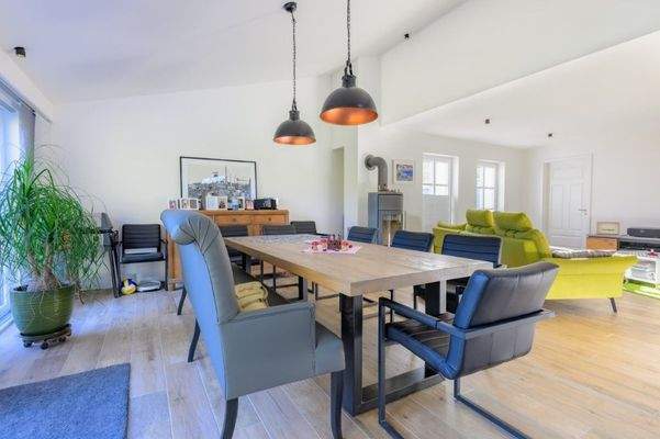 lichtdurchfluteter Wohn-Essraum.jpg