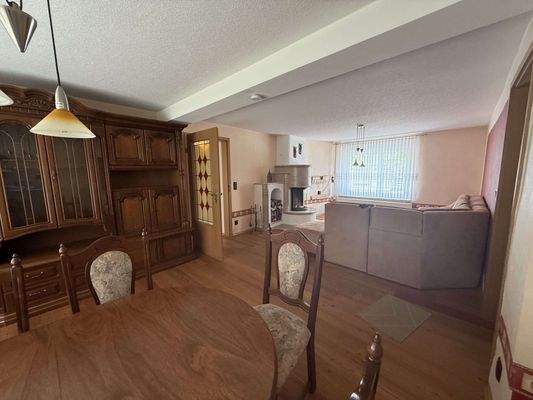 Wohnzimmer mit Kamin EG