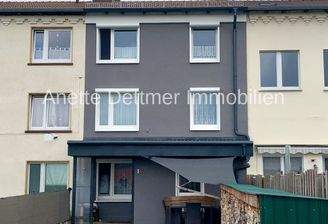 Straßenseite (Westen)