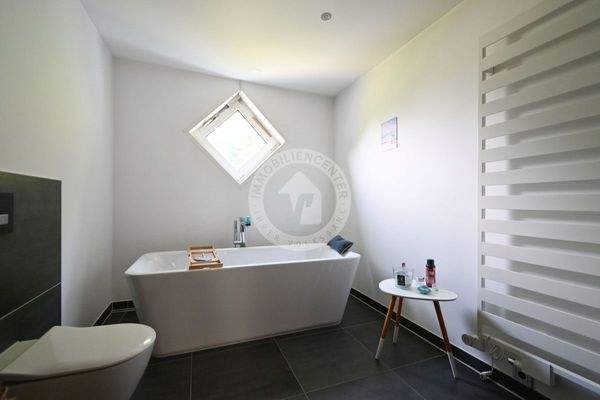 Haupteinheit - Bad 1 (Blick 1)