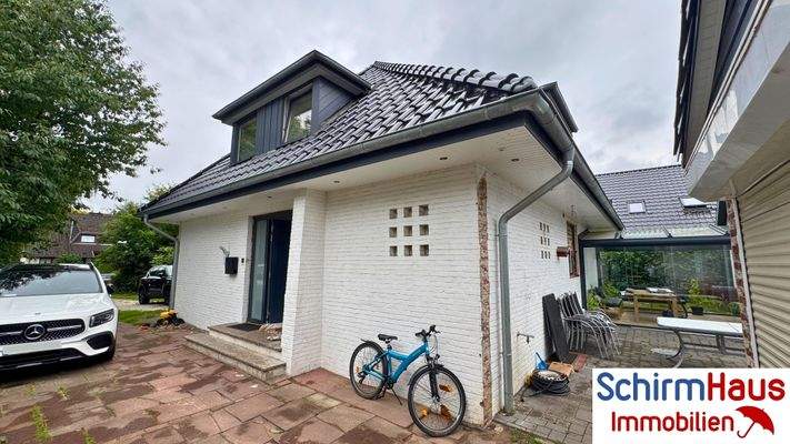 Hausansicht Garagenseite