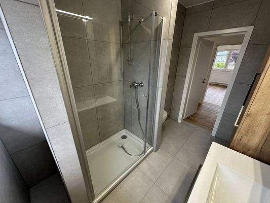 Badezimmer mit Dusche