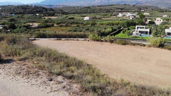 Kreta, Kiani Akti: Prestigeträchtiges Grundstück direkt am Meer nahe Kalyves zu verkaufen