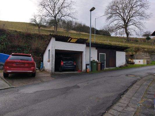 Grundstück mit Garage und Schuppen