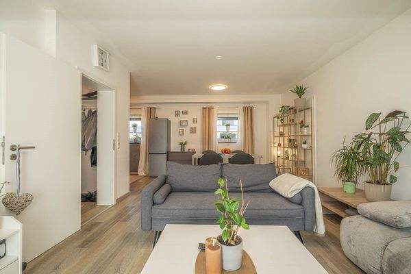 DH1, rechte Hälfte: Wohn-/Essbrereich mit Küche