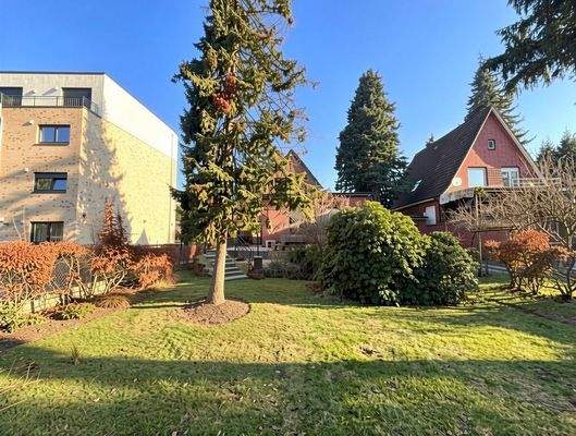 Garten mit Blick aufs Vorderhaus