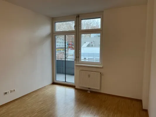 Zimmer mit Balkon