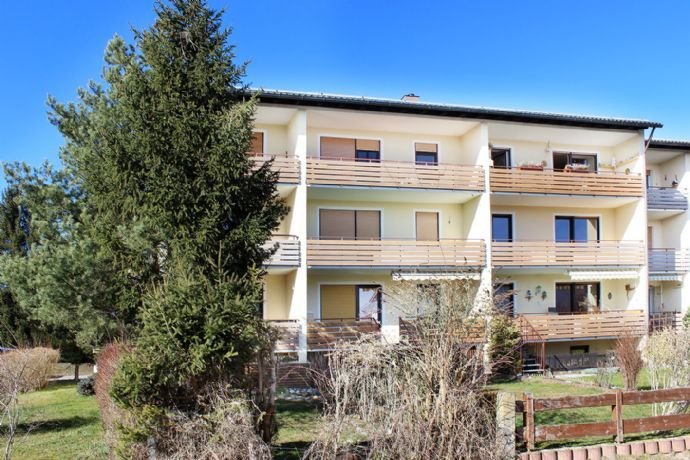 Sonnige und gepflegte ca. 72 m2 große 3-Zimmer Wohnung mit Balkon in Feldkirchen-Westerham