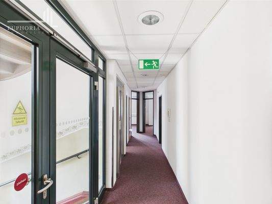 CAM03352G0-PR0065-STILL008