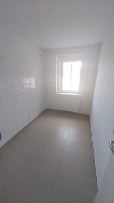 Leerer Raum mit Fenster