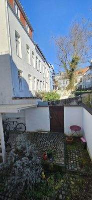 Blick in den Hof mit Bikeport