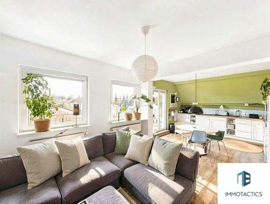 Wohnzimmer mit Blick in die Küche