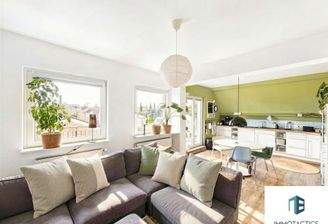 Wohnzimmer mit Blick in die Küche