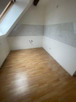 Leere Küche mit Holzboden