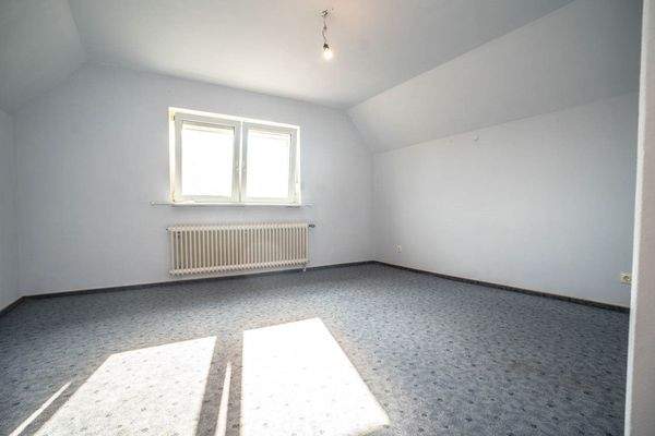 Schlafzimmer 1 DG (WE 1)