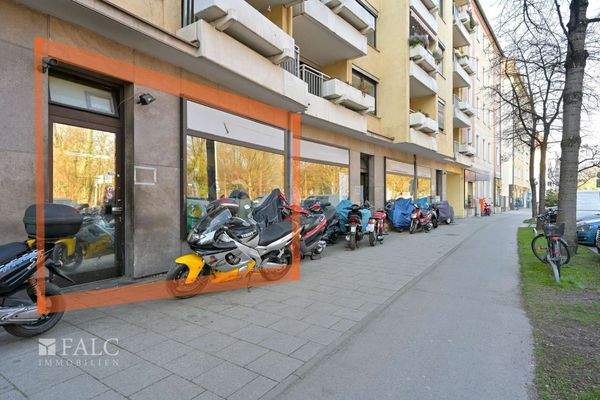 Ladenfront -  Blick Nord