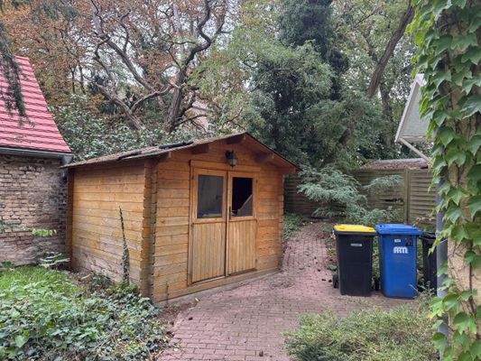 Garten mit Gartenhaus