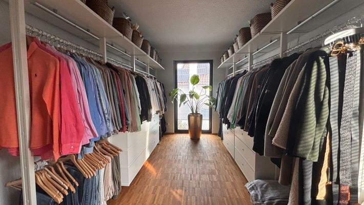 Ankleidezimmer / Kinderzimmer / Büro