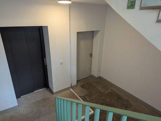 Flur zum Kellereingang.jpg