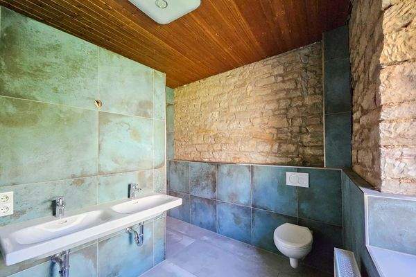 Badezimmer mit Dusche