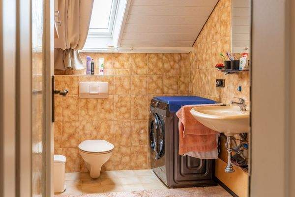 Großzügiges Wohnhaus mit Garten, Wintergarten & PV – ruhig gelegenes Raumwunder