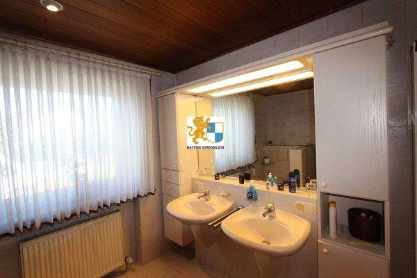 Badezimmer-Doppelbecken