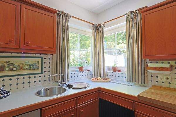 Morgens fällt die Sonne in die Küche