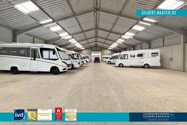 Hauptlagerhalle mit ca. 900 m²