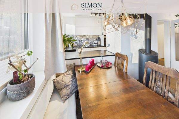 Ansicht vom Esstisch zur Küche