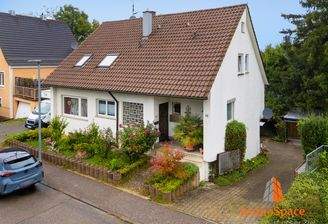 Blick auf das Zweifamilienhaus