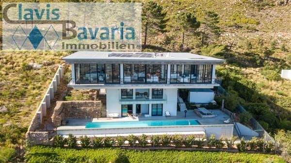 große Luxus-Wohnung im obersten Geschoß, darunter zwei Gäste-Wohnungen