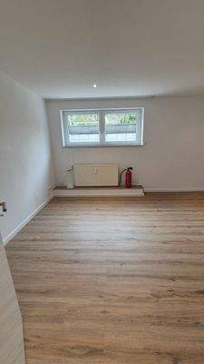 Helles Zimmer mit Fenster