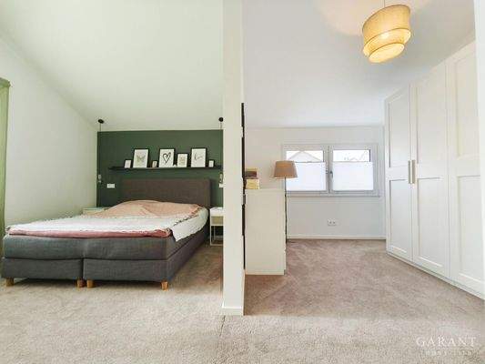 Schlafzimmer/Ankleide Eltern