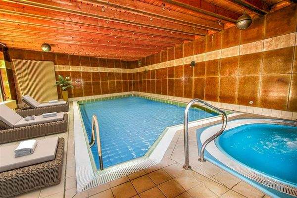 Schwimmhalle_Whirlpool (Einrichtungsbeispiel) 