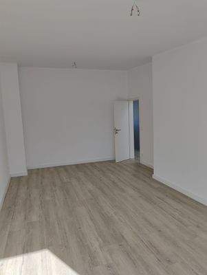 Schlafzimmer im 2. OG zur Tür hin