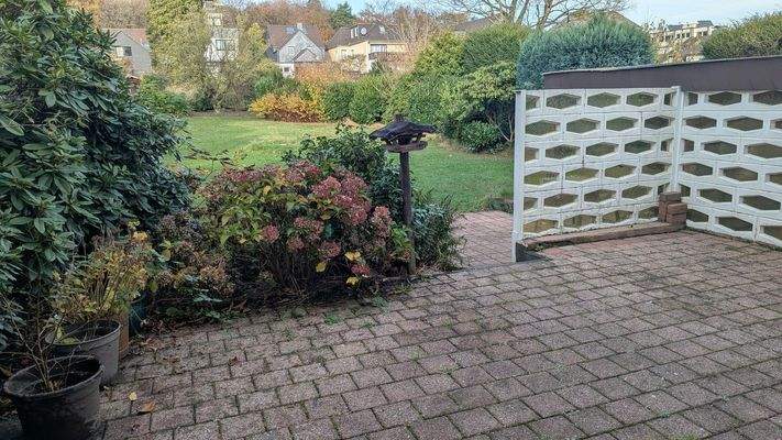 Blick von Terasse auf den Gart