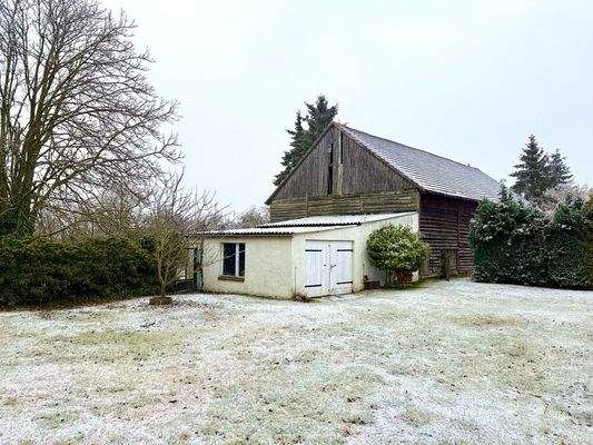 Hof mit Scheune
