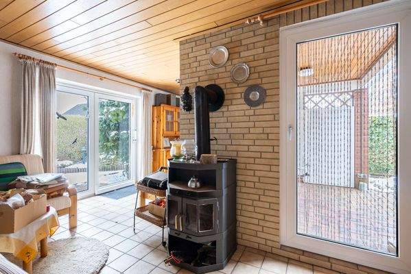 Aufenthaltsraum mit Ofen