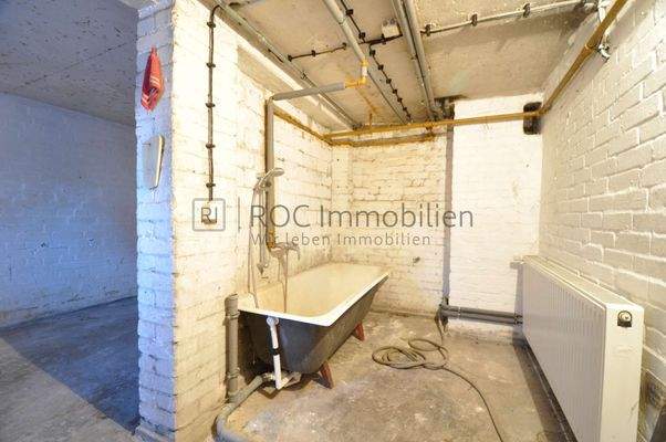 Wanne Durchgangsraum Keller