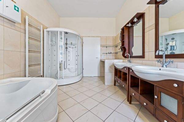 1041-22 Badezimmer1.JPG