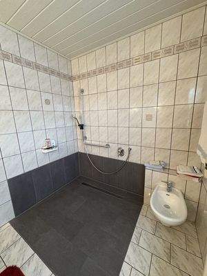 Ebenerdige Dusche im EG Bad