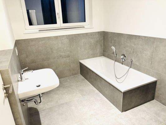 Komfortbad mit Wanne