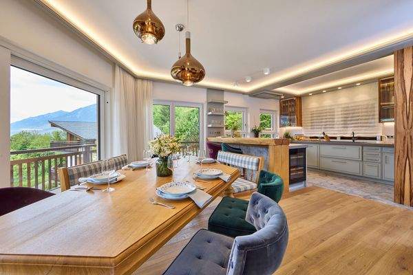 Essplatz mit Bergblick
