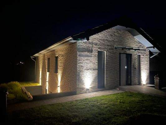 5. Haus beleuchtet.jpg