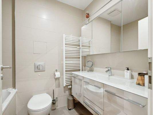 Badezimmer Ansicht I