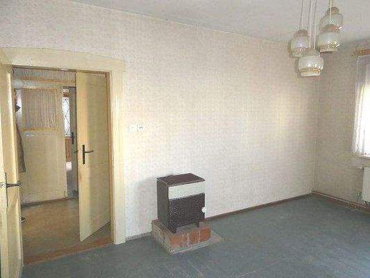 EG: 3x Räume + Flur