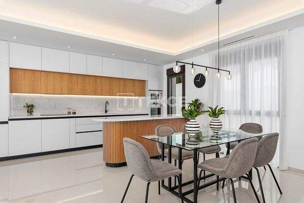 Elegant 3 Bedroom House with Pool and Solarium in Ciudad Quesada