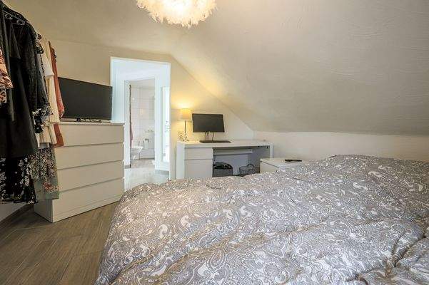 Schlafzimmer DG