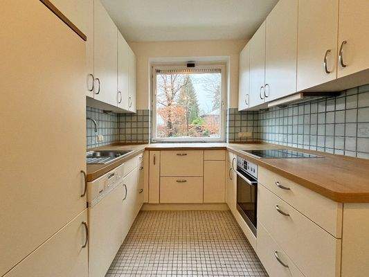 Voll ausgestattete Einbauküche