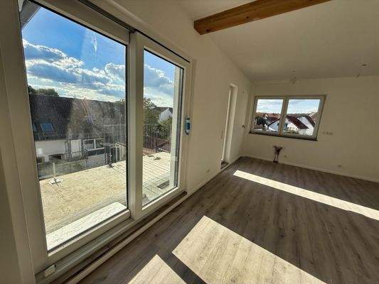 Wohnen und Essen mit Balkon